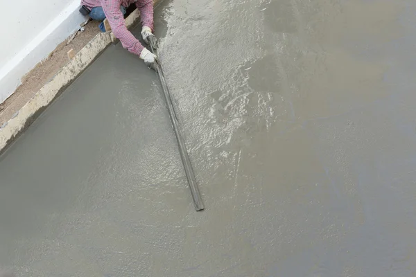 Plasterer concrete cement worker plastering flooring — Stock Photo, Image