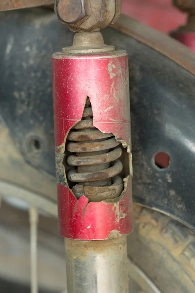 Amortiguador de motos grieta oxidada roto —  Fotos de Stock