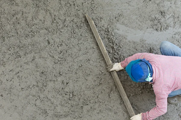 Murare betong cement arbetare puts golv — Stockfoto