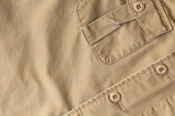 Přední kapsa na hnědé tričko textilní textury pozadí — Stock fotografie
