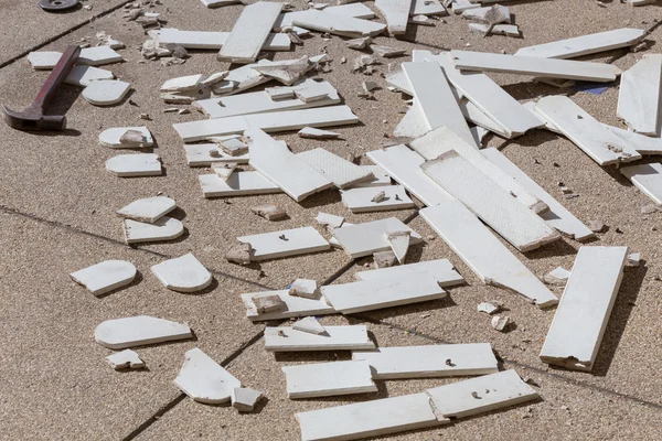 Stapel van gebroken beschadigde houten plank — Stockfoto