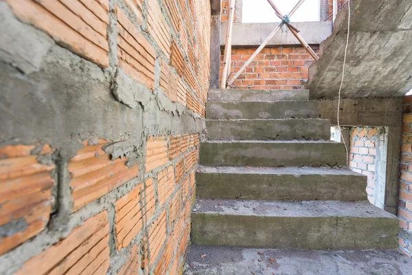 Maison de construction résidentielle avec mur de briques et ciment st — Photo