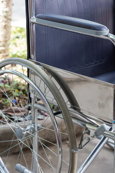 Detalle de la silla de ruedas vacía —  Fotos de Stock