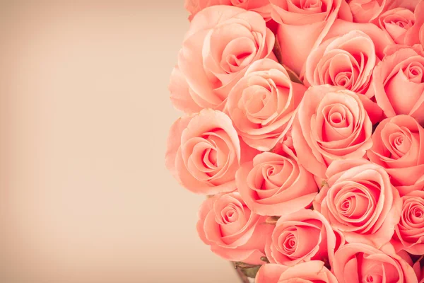 Bouquet de fleurs de rose orange fond vintage — Photo