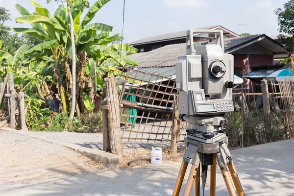 Tool of surveying measuring equipment level transit for engineer — Stock Photo, Image