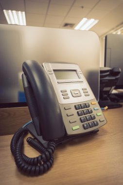 Tablo çalışma ofisinin siyah telefon