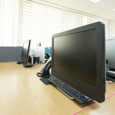 ofis siyah bilgisayar pc ile çalışma tezgahı
