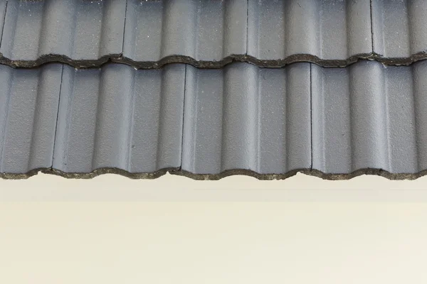 Black roof tiles on new house — Stock Photo, Image