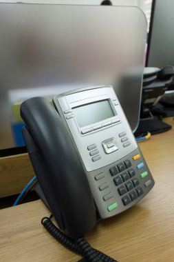 Tablo çalışma ofisinin siyah telefon