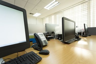 Ofiste telefon ve bilgisayar işleri