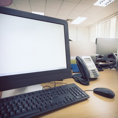 Ofiste telefon ve bilgisayar işleri