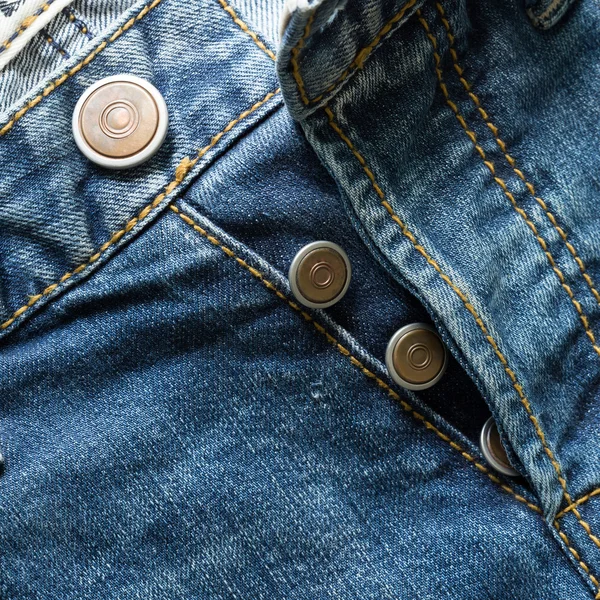 Botton de metal na moda jeans azul — Fotografia de Stock