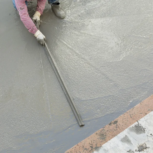 Plasterer concrete cement worker plastering flooring — Stock Photo, Image