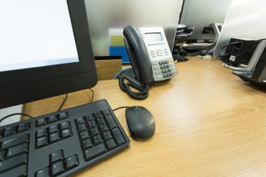 Ofiste telefon ve bilgisayar işleri