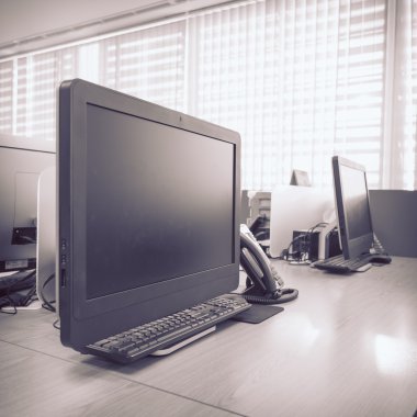 ofis siyah bilgisayar pc ile çalışma tezgahı