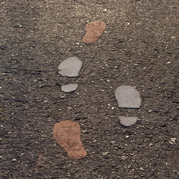 Symbolem lane spacerem stóp na drodze — Zdjęcie stockowe