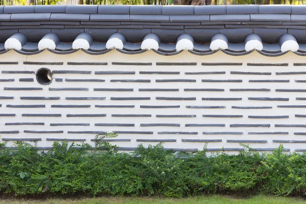 Корейская стена забора стиль в небольшом саду — стоковое фото