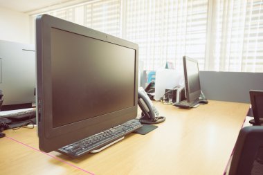 ofis siyah bilgisayar pc ile çalışma tezgahı