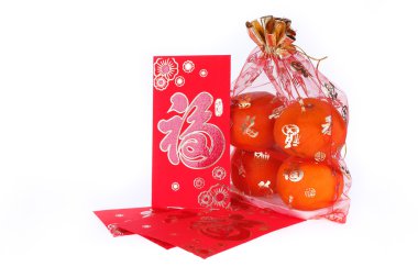 Kırmızı zarf ve Çin yeni yılı dekorasyon turuncu meyve