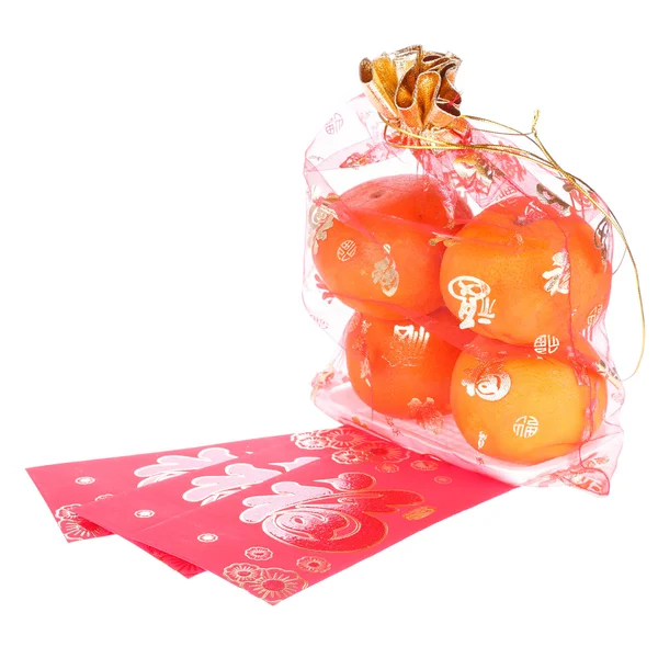 Enveloppe rouge et fruits orange du Nouvel An chinois décoration — Photo