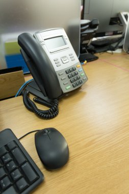 Ofiste telefon ve bilgisayar işleri