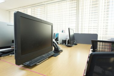 ofis siyah bilgisayar pc ile çalışma tezgahı