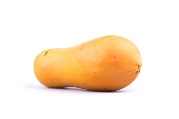 Olgun papaya meyvesi beyaz arkaplanda izole — Stok fotoğraf