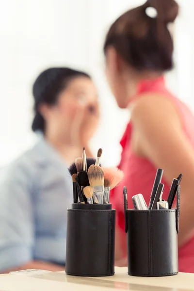 Establece cepillo de maquillaje para artista de maquillaje profesional — Foto de Stock