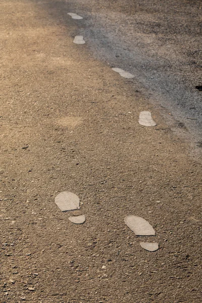 Símbolo da pista de pé na estrada — Fotografia de Stock