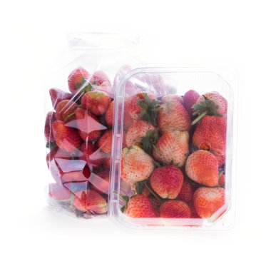 plastik torba ambalaj izole çilek sulu meyve