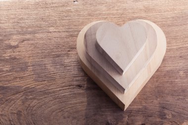 Ahşap zemin, soyut aşk üzerine kalp kahverengi ahşap kutu