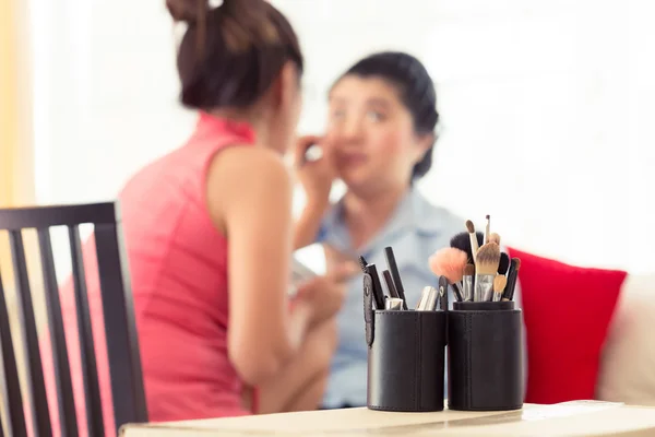 Establece cepillo de maquillaje para artista de maquillaje profesional — Foto de Stock