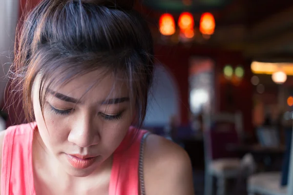 Close-up van gezicht vrouw in koffie café — Stockfoto