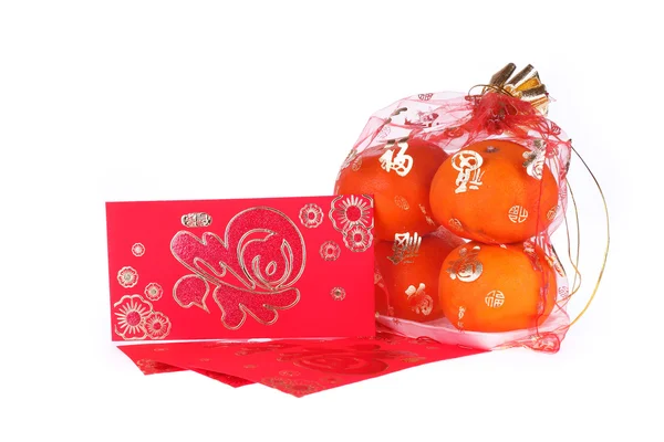 Enveloppe rouge et fruits orange du Nouvel An chinois décoration — Photo
