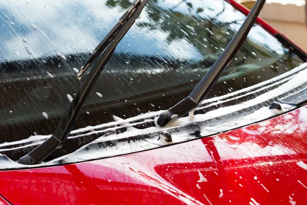 Biltvätt med tvål, bil städning — Stockfoto