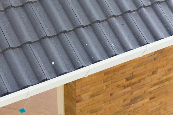 White gutter on the roof top of house — Stock Photo, Image