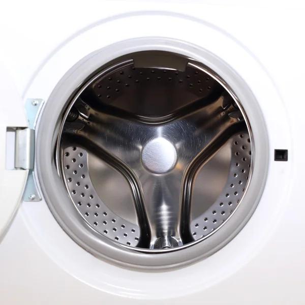 Белый стиральная машина для уборки домашней одежды — стоковое фото