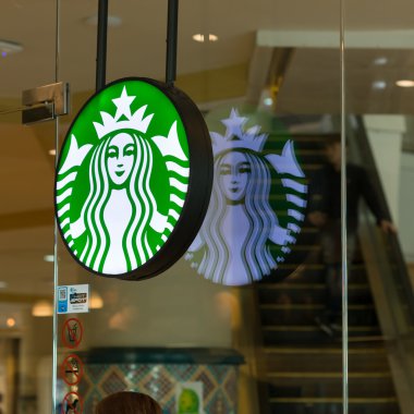 Chiang Mai, Tayland - 2 Mart 2015: Starbucks kahve dükkanı