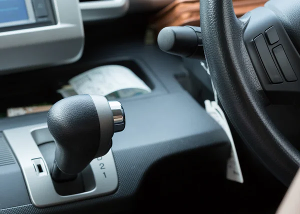 Cambio automatico auto con volante nero — Foto Stock