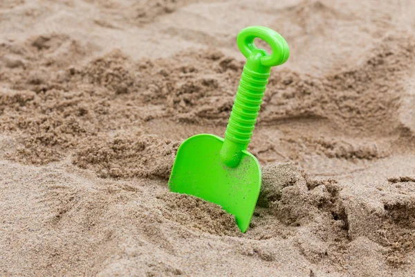 Απολαύστε παιχνίδια του παιδιού με άμμο για να παίζουν στην παιδική χαρά — Φωτογραφία Αρχείου