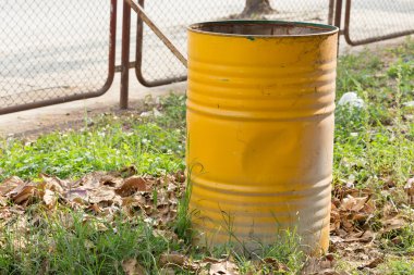 geri dönüşüm eski yakıt tankı, sarı çöp tenekesi