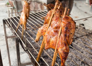 sıcak füme mangal barbekü tavuk kavurma