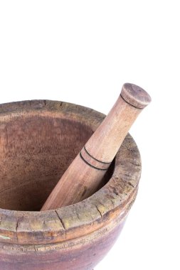 Tahta havan ve tokmak beyaz zemin üzerinde izole