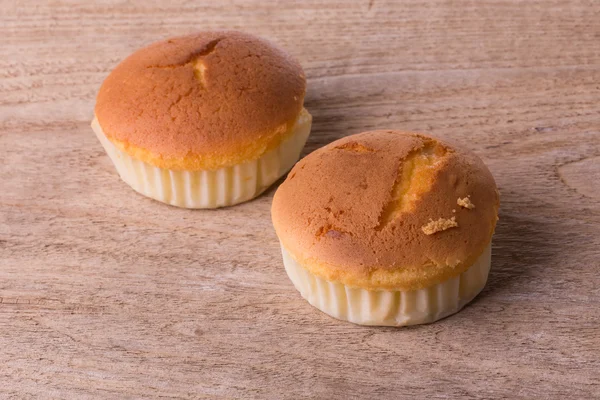 Cupcake şekerli tatlı ekmek ahşap tahta üzerinde — Stok fotoğraf