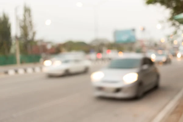 Auto rijden op weg met verkeersopstopping in de stad — Stockfoto
