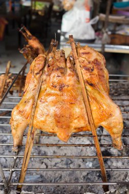 sıcak füme mangal barbekü tavuk kavurma