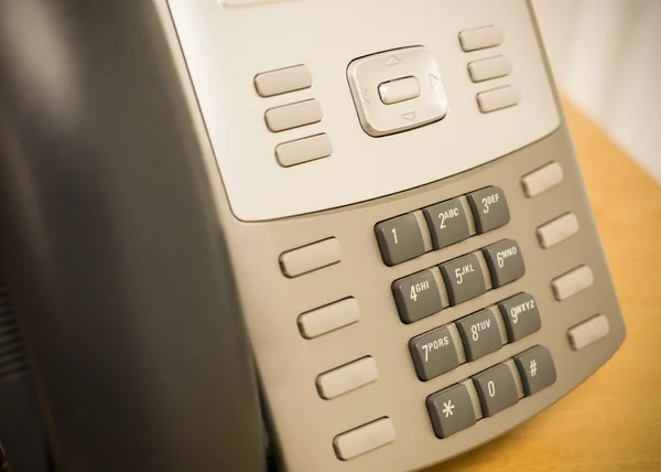 Telefon på tabellen arbete av rumsservice business office — Stockfoto