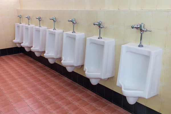 Row white urinals in men's bathroom toilet — Stock Photo, Image