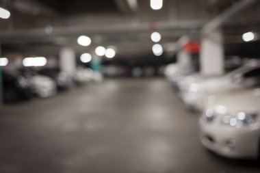 araba park alışveriş merkezi binasında