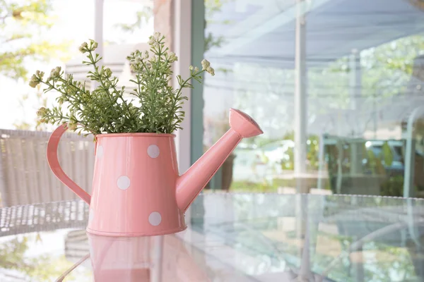 Flowers vase decorated on mirror table at living room, artificia — Stock Photo, Image